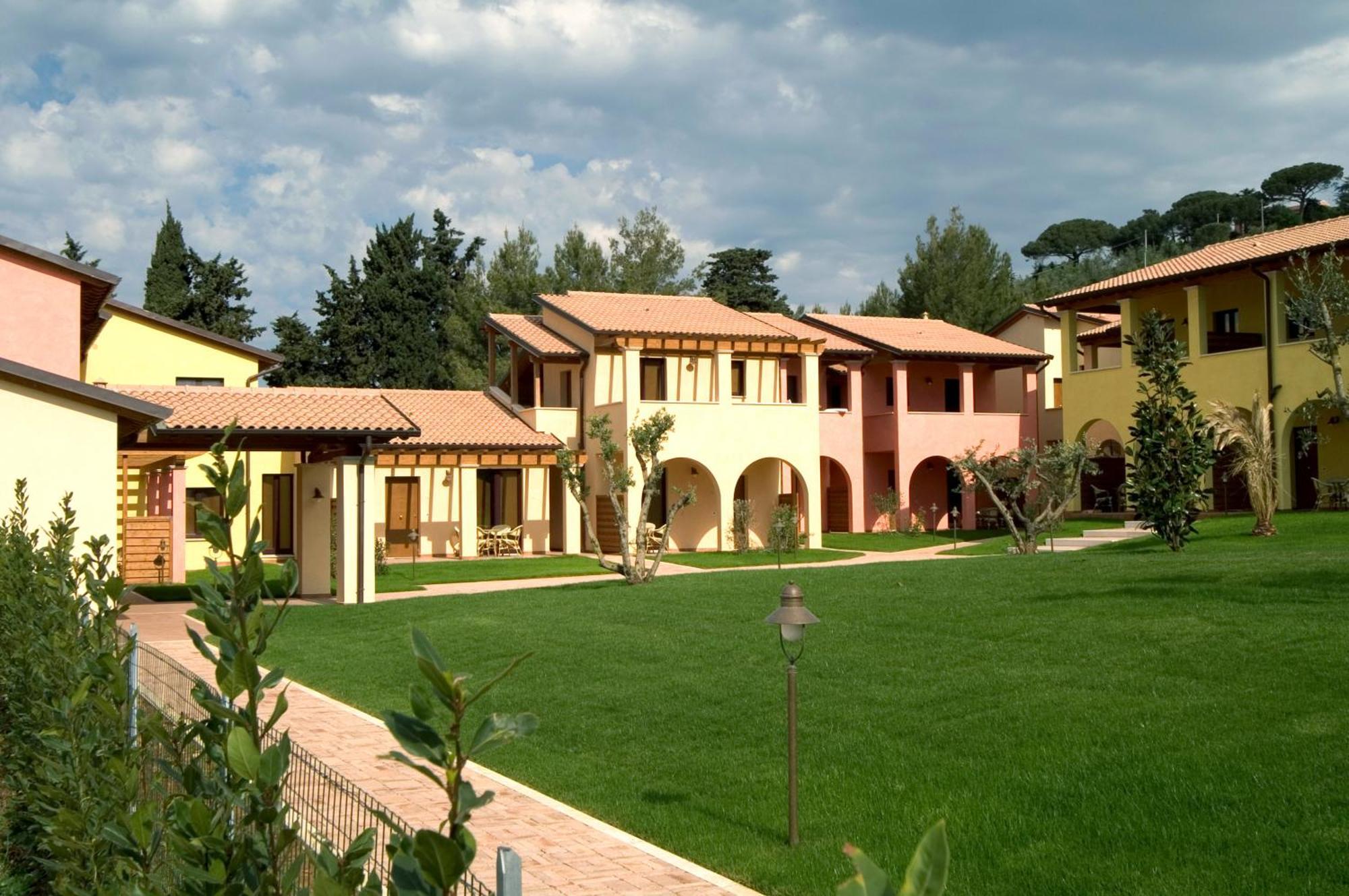 Le Corti Del Sole Residence Venturina Terme Exteriör bild