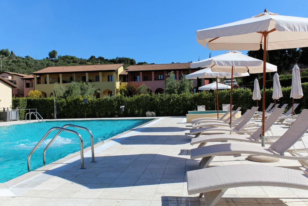 Le Corti Del Sole Residence Venturina Terme Exteriör bild