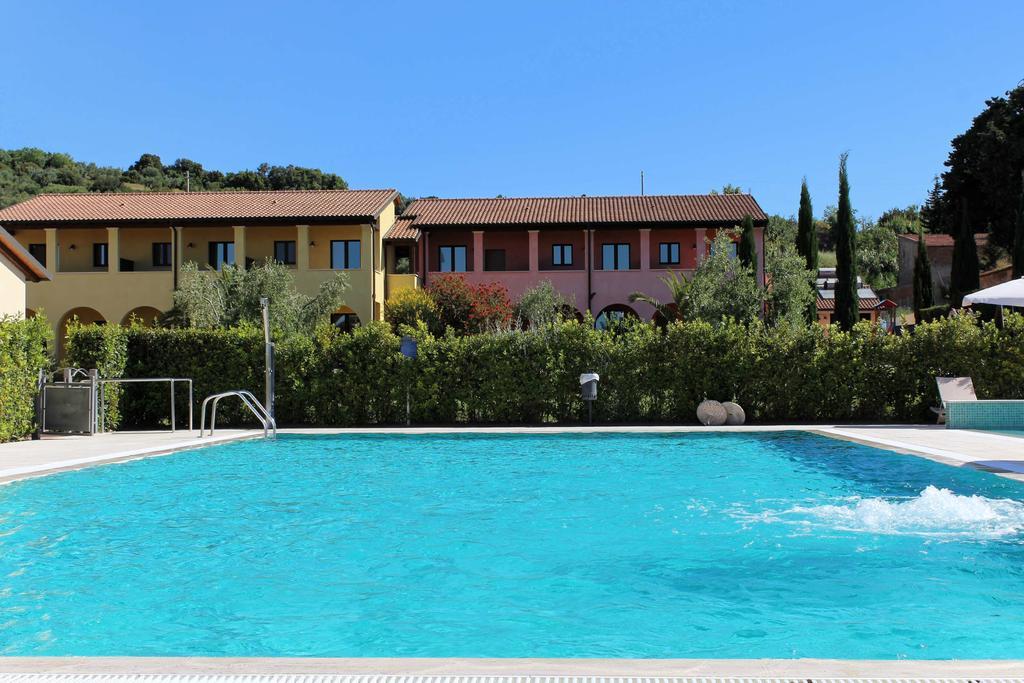 Le Corti Del Sole Residence Venturina Terme Exteriör bild