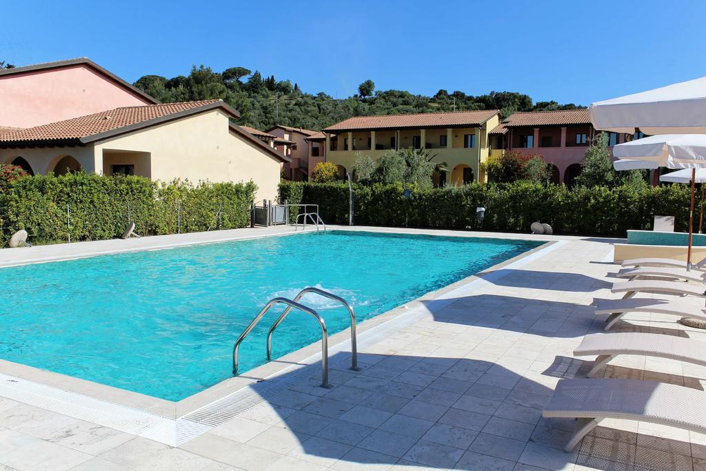 Le Corti Del Sole Residence Venturina Terme Exteriör bild