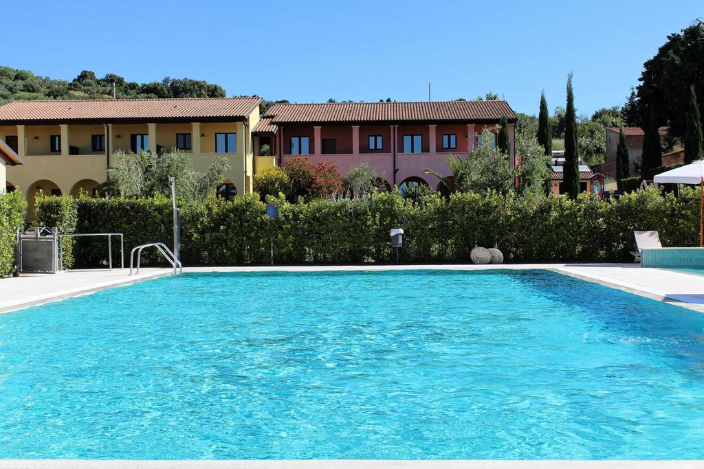 Le Corti Del Sole Residence Venturina Terme Exteriör bild