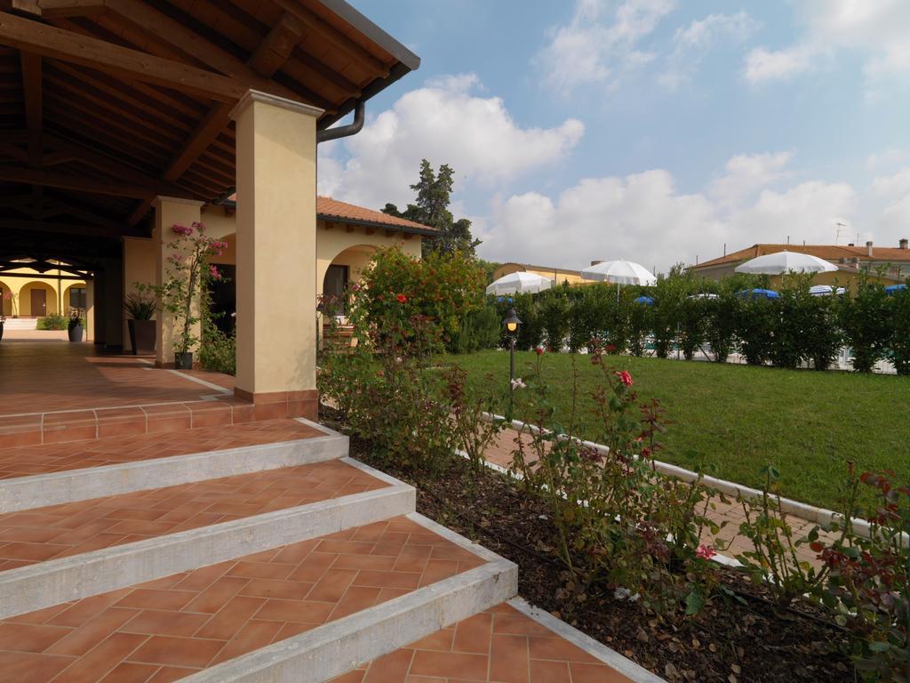 Le Corti Del Sole Residence Venturina Terme Exteriör bild