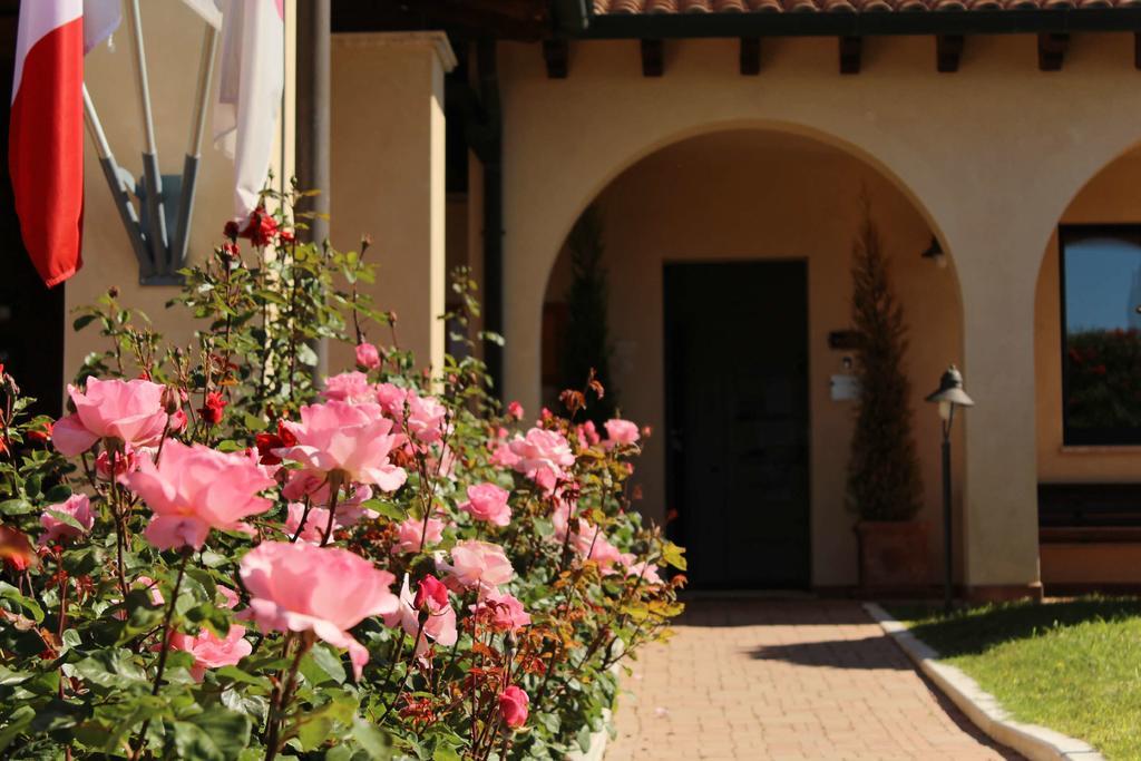 Le Corti Del Sole Residence Venturina Terme Exteriör bild