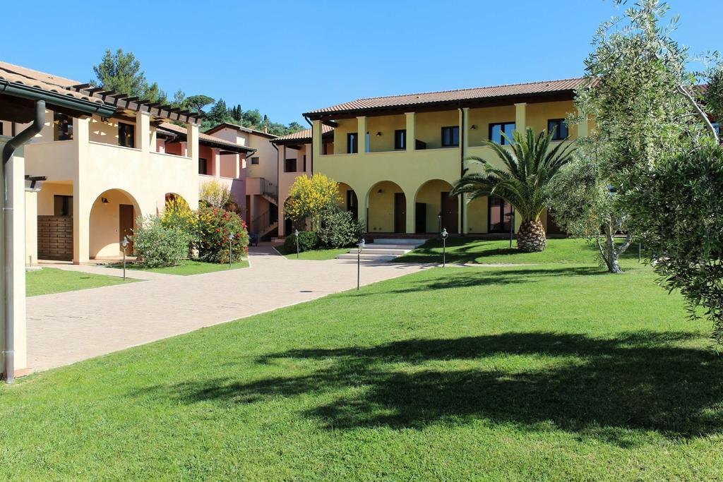 Le Corti Del Sole Residence Venturina Terme Exteriör bild
