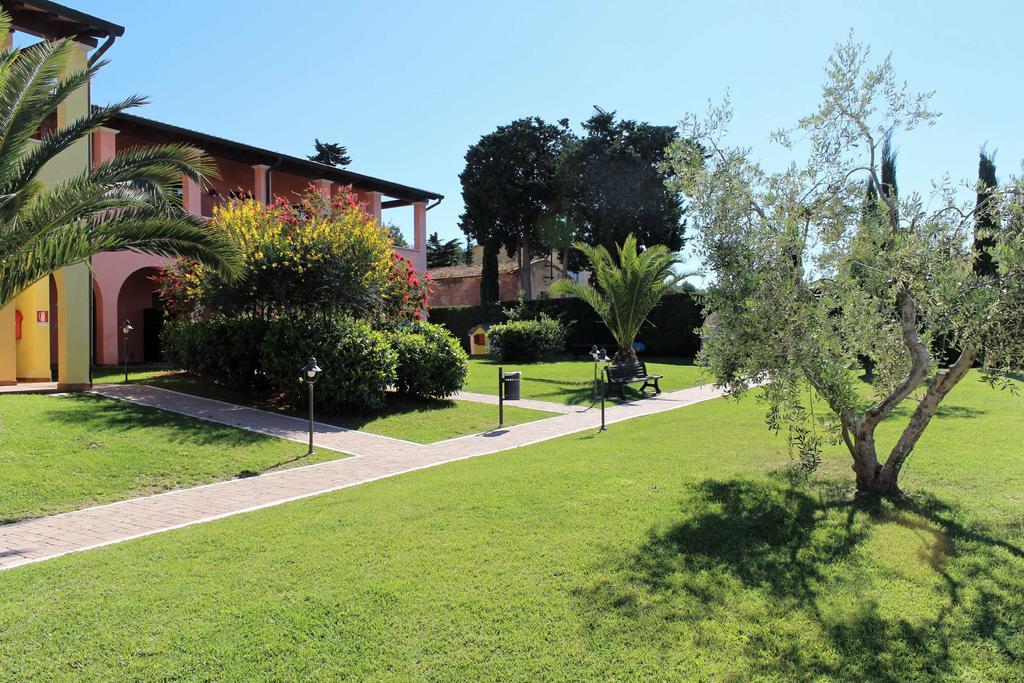 Le Corti Del Sole Residence Venturina Terme Exteriör bild
