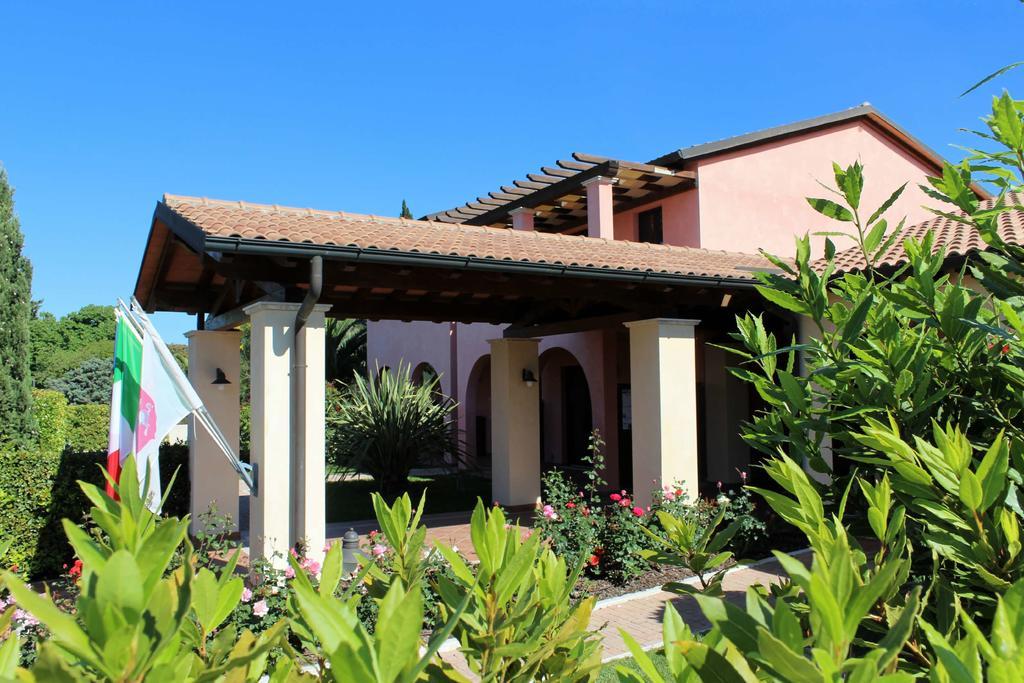 Le Corti Del Sole Residence Venturina Terme Exteriör bild